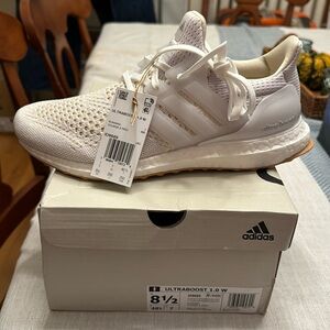 Adidas ultraboost 1.0 sneaker size 8.5 in white silver